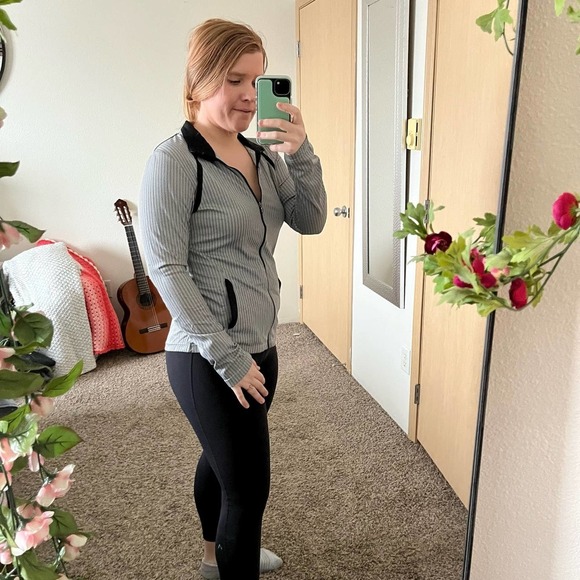 Women’s Asics Lightweight Zip Up Black White Chevron Running Jacket Size Large - Picture 3 of 7